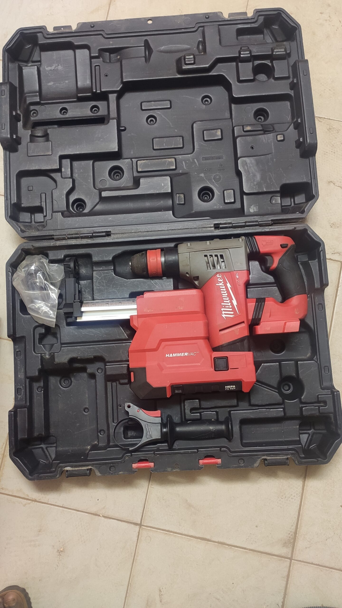 Perforateur + Aspirateur MILWAUKEE M18